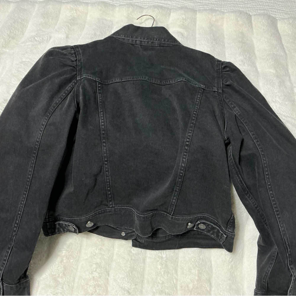 Gap women’s denim jean jacket with puff shoulder